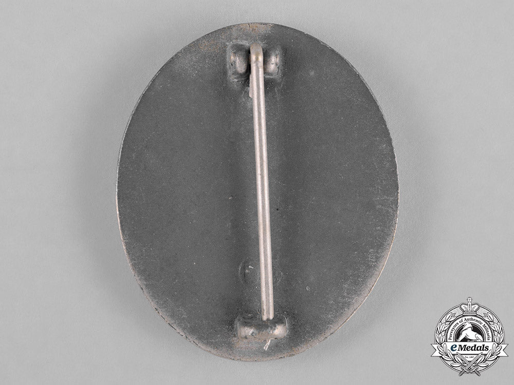 germany,_wehrmacht._a_silver_grade_wound_badge,_by_klein&_quenzer_c18-043798