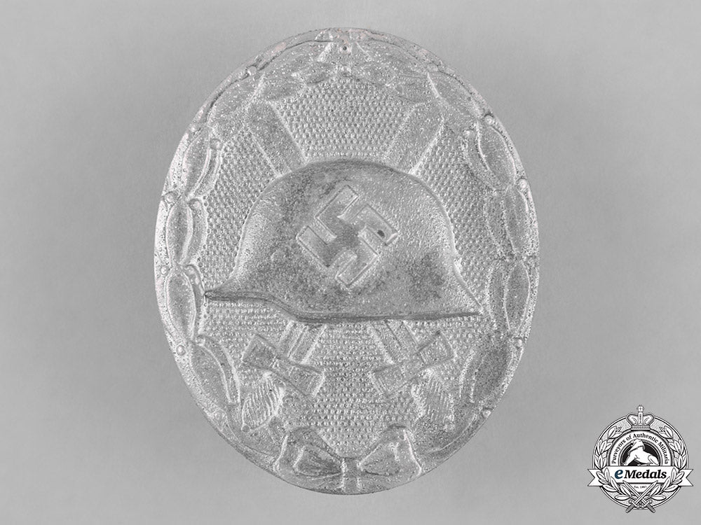 germany,_wehrmacht._a_silver_grade_wound_badge,_by_wächtler&_lange_c18-043947