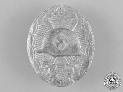 germany,_wehrmacht._a_silver_grade_wound_badge,_by_wächtler&_lange_c18-043947