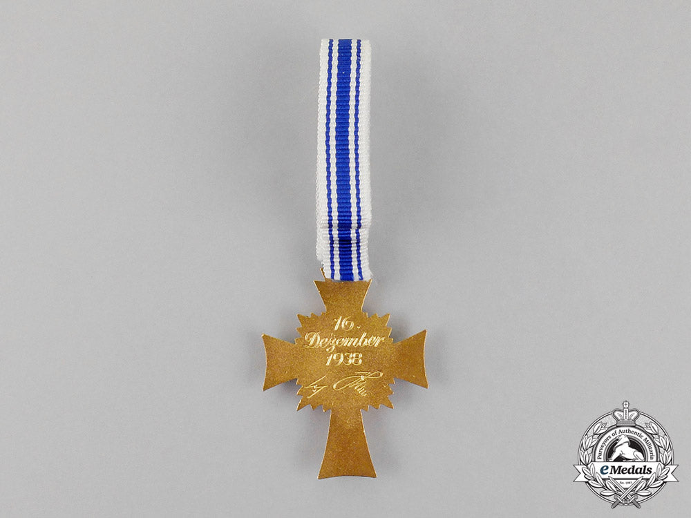 germany._a_gold_grade_cross_of_honour_of_the_german_mother_c18-0574