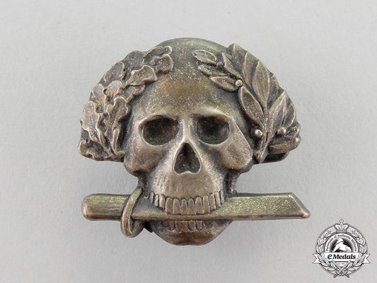 italy._a_black_brigade_skull_badge_c18-808