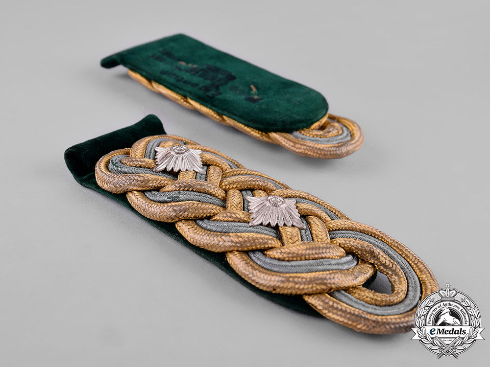 germany,_ordnungspolizei._a_set_of_general_der_polizei_shoulder_boards_c19-7104_1_1_1