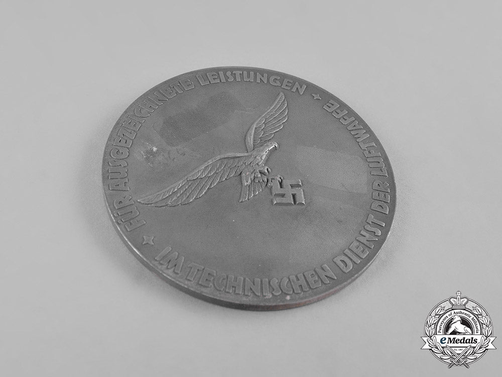 germany,_luftwaffe._a_table_medal_for_outstanding_technical_achievements_in_the_luftwaffe_c19-8553_1_1