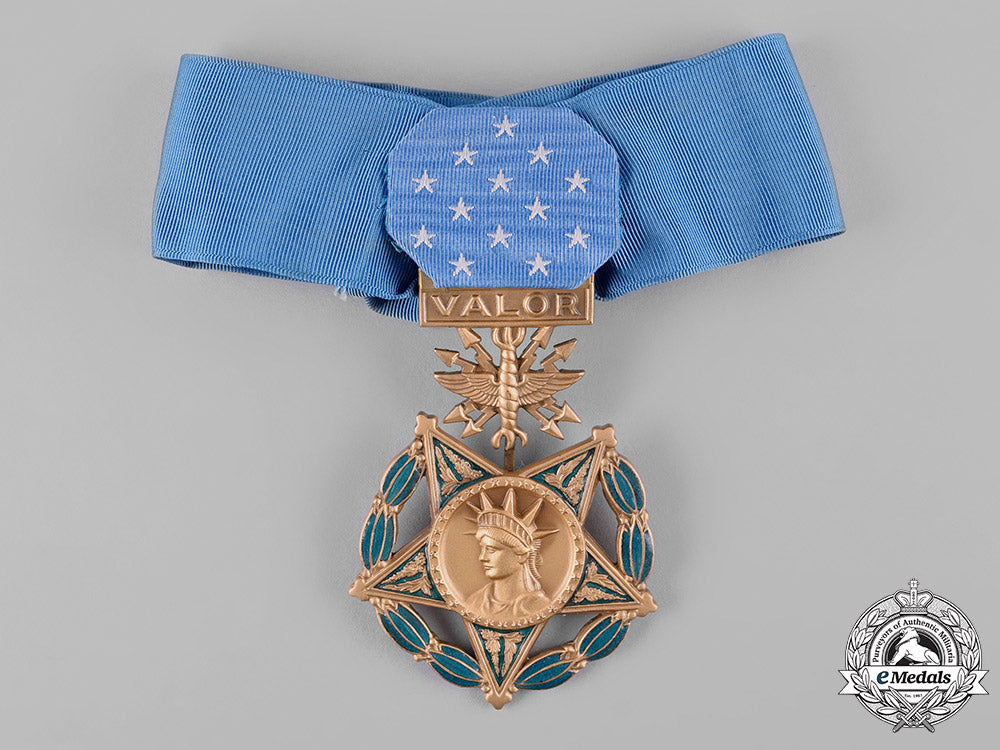 united_states._an_air_force_medal_of_honor_c19_2389