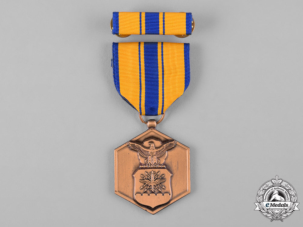 united_states._an_air_force_commendation_medal_in_case_c19_2432