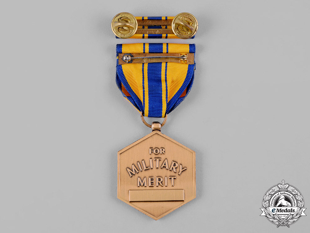 united_states._an_air_force_commendation_medal_in_case_c19_2433