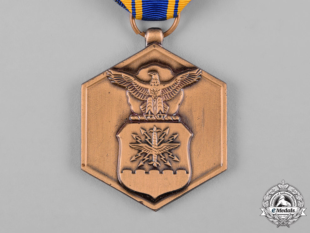 united_states._an_air_force_commendation_medal_in_case_c19_2434