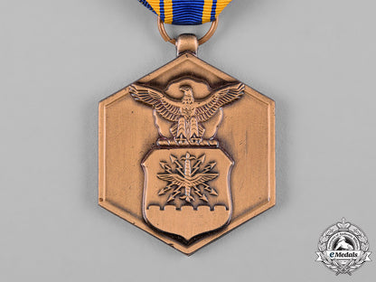 united_states._an_air_force_commendation_medal_in_case_c19_2434