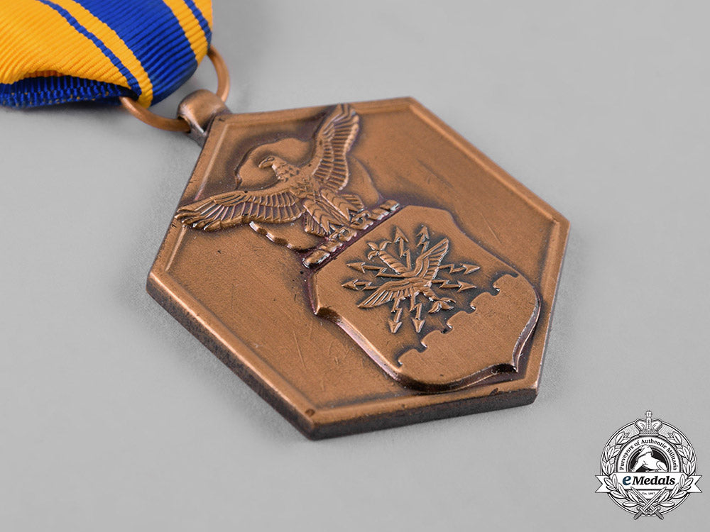 united_states._an_air_force_commendation_medal_in_case_c19_2436