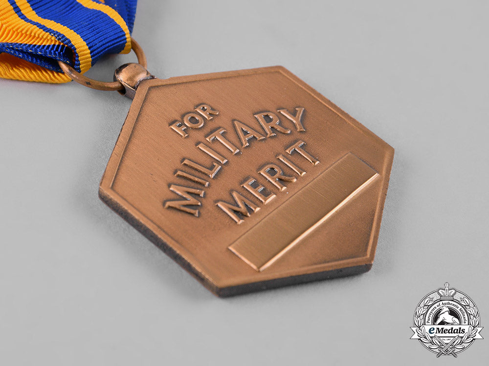 united_states._an_air_force_commendation_medal_in_case_c19_2437