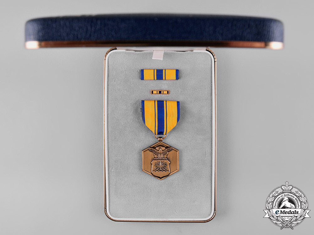 united_states._an_air_force_commendation_medal_in_case_c19_2441