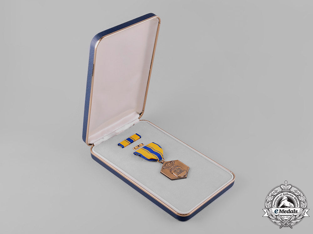 united_states._an_air_force_commendation_medal_in_case_c19_2442