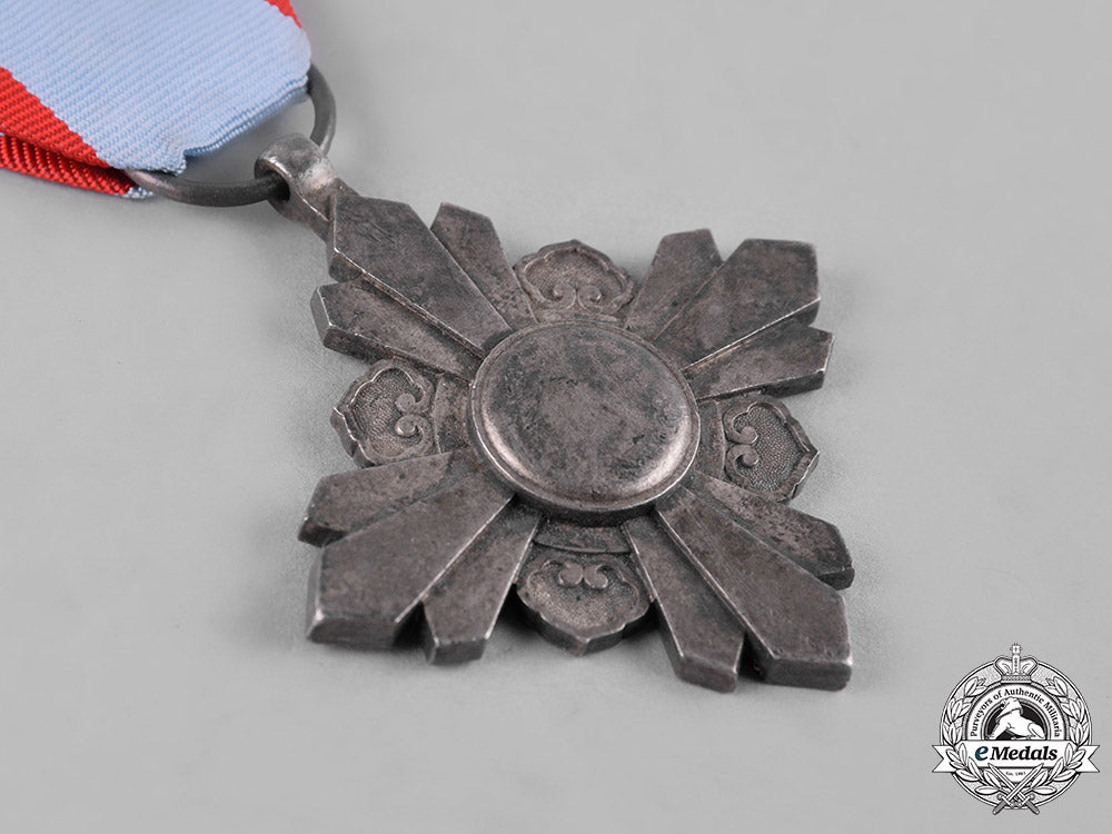 manchukuo,_japanese_occupation._an_order_of_the_auspicious_clouds,_viii_class_c19_2645