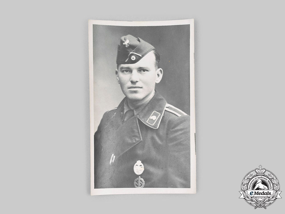 germany,_heer._a_pair_of_studio_portraits_of_decorated_panzer_personnel_c2020_047_mnc0108