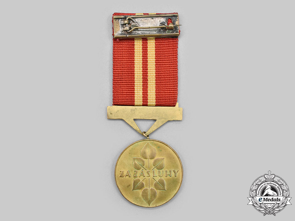 slovakia,_republic._a_war_victory_cross_order,_v_class_gold_grade_medal,_civil_division_c2020_062_mnc1301