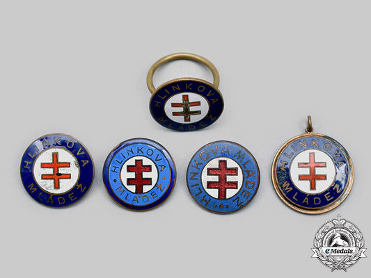 slovakia,_i_republic._a_lot_of_hlinka_youth_membership_badges_c2020_097_mnc1366