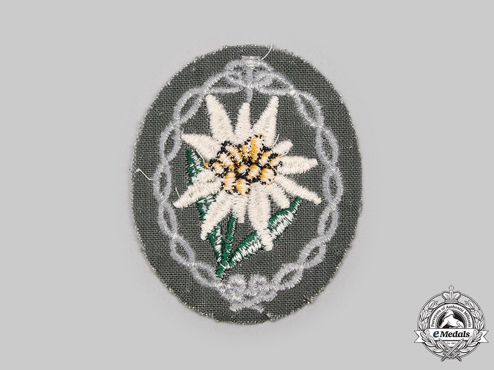 germany,_heer._a_gebirgsjäger_wind_jacket_edelweiss_insignia_c2020_137_mnc7156