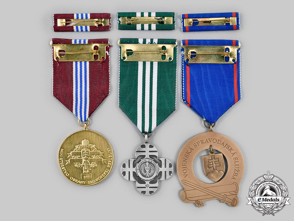 slovakia,_republic._a_lot_of_three_military_awards_c2020_232_mnc1337_1