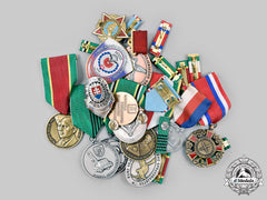 Slovakia, Republic; Russia, Soviet Union. A Lot Of Fourteen Medals And Badges