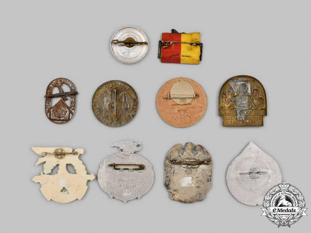 international._a_mixed_lot_of_commemorative_badges_c2021_622_mnc0365_1_1