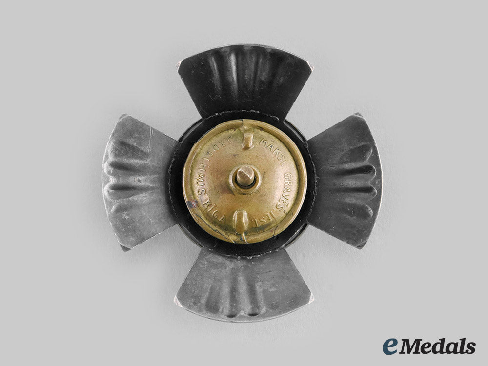 latvia,_republic._an_auto-_tank_regiment_badge,_c.1930_c20_00271_2