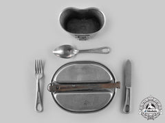 United States. A Mess Kit, Canteen Cup And Cutlery Set, C. 1942