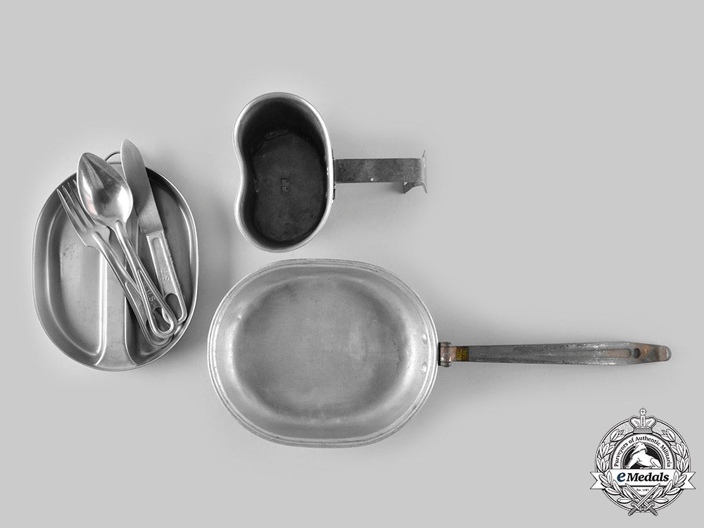 united_states._a_mess_kit,_canteen_cup_and_cutlery_set,_c.1942_c20_01011