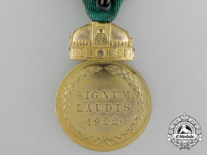 hungary,_kingdom._a_rare_gold_grade_signum_laudis_medal,_c.1925_c_1582_1_1