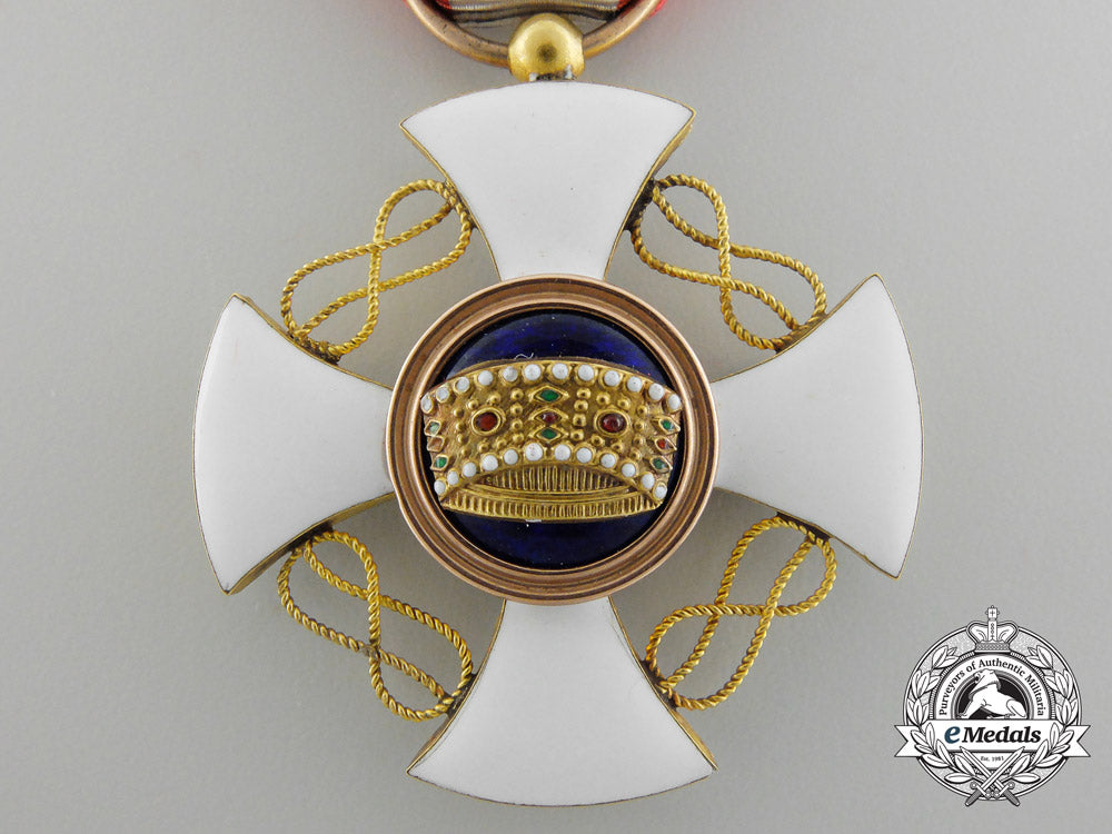 an_italian_order_of_the_crown;_knight's_cross_in_gold_c_5204