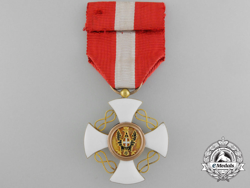 an_italian_order_of_the_crown;_knight's_cross_in_gold_c_5206