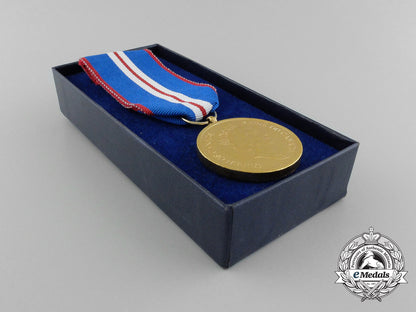 a_canadian_queen_elizabeth_ii_golden_jubilee_medal2002_with_box_c_6293