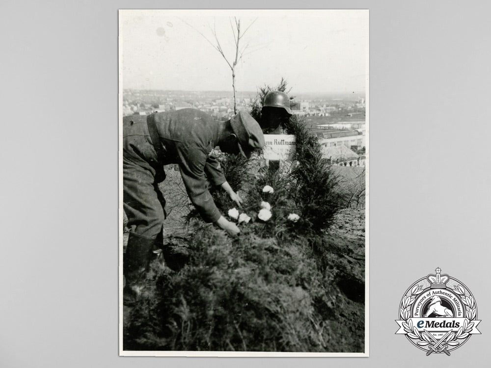 a_lot_of_six_second_war_period_photographs_c_9497