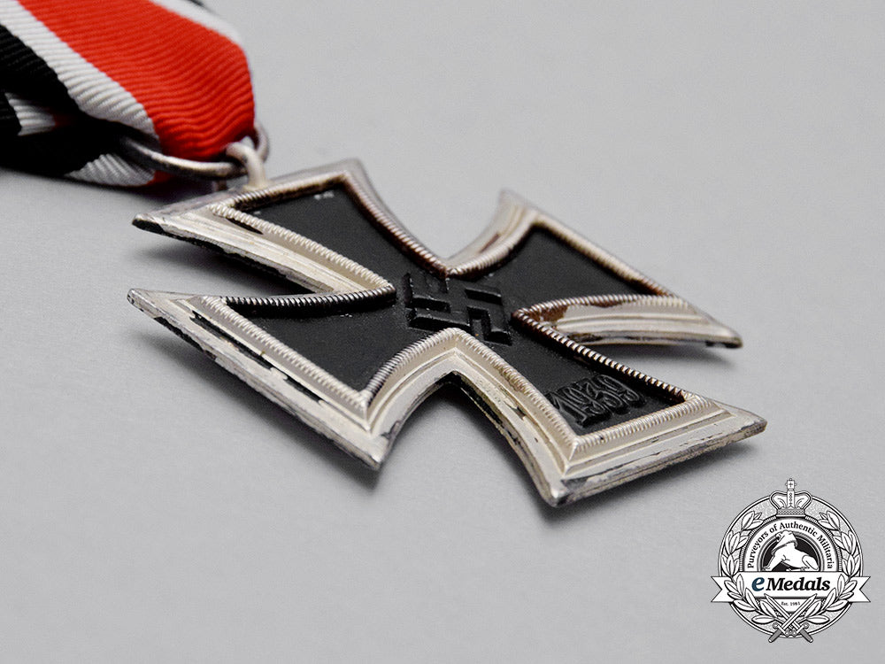 a_mint_and_unissued_iron_cross1939_second_class_cc_0512