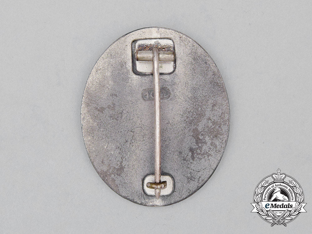 a_second_war_german_silver_grade_wound_badge_by_carl_wild_cc_1108