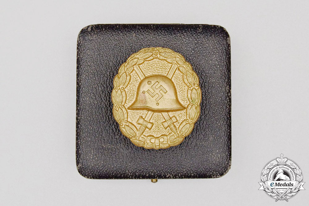 a_cased_third_reich_period_german_condor_legion_gold_grade_wound_badge_cc_2214_1