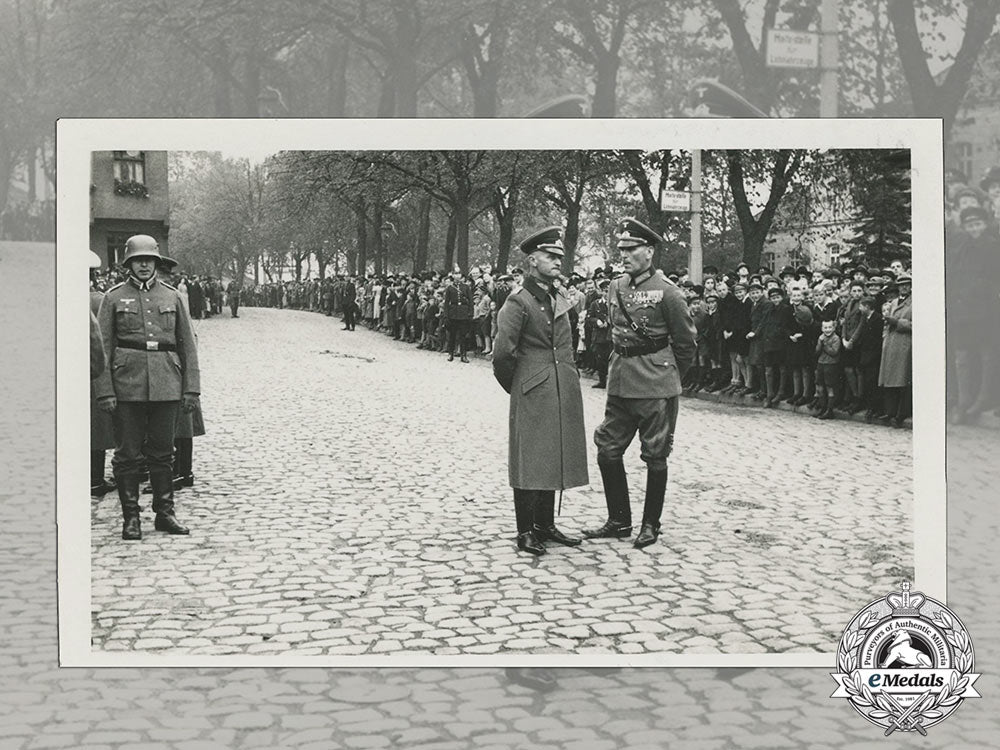 germany,_heer._a_wartime_period_photo_of_generals_awaiting_a_parade_cc_3561