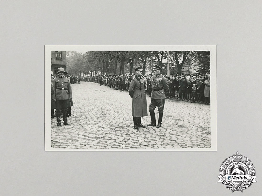 germany,_heer._a_wartime_period_photo_of_generals_awaiting_a_parade_cc_3562