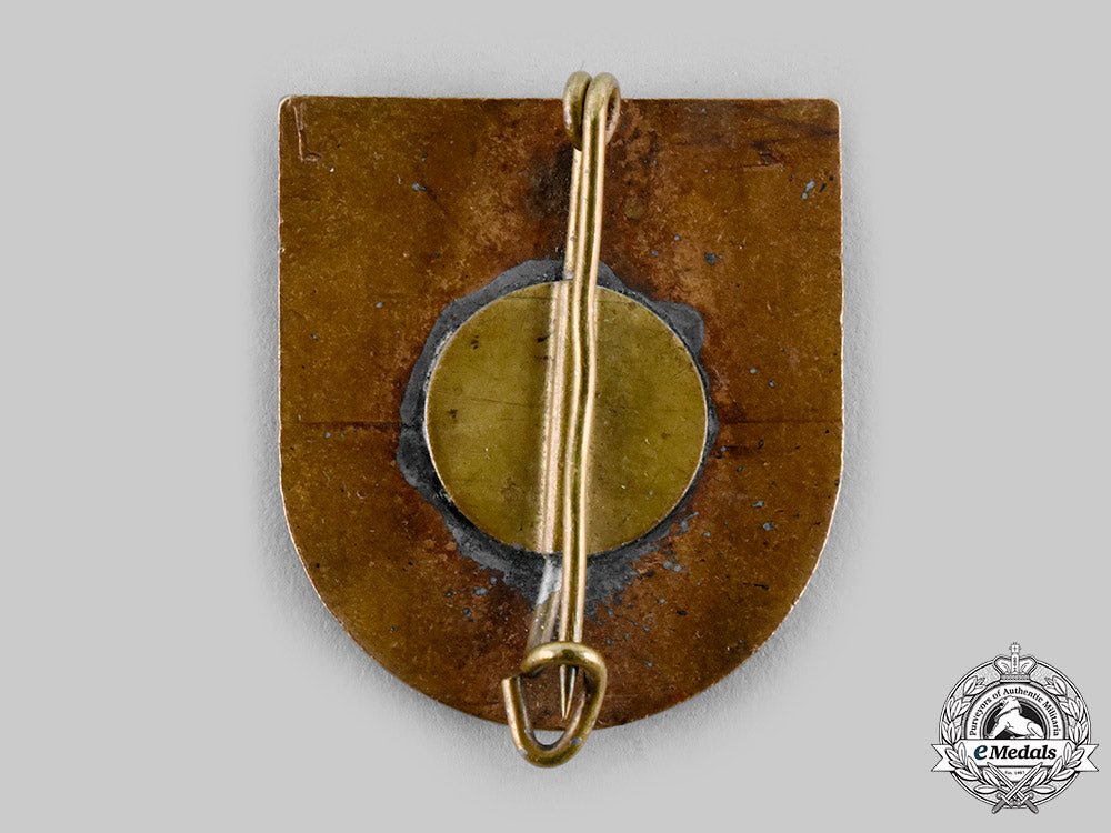 germany,_weimar_republic._a1_st_u-_boat_weddigen_flotilla_badge,_c.1935_ci19_1232_1