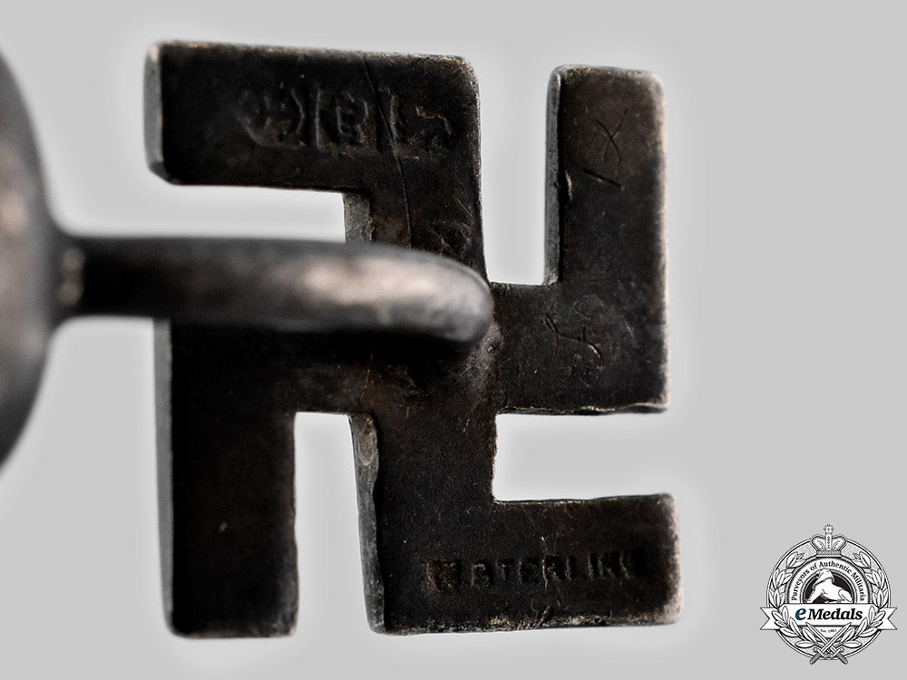 united_kingdom._a_set_of_silver_swastika_cufflinks_by_joseph_gloster_ci19_3414_2_1_1