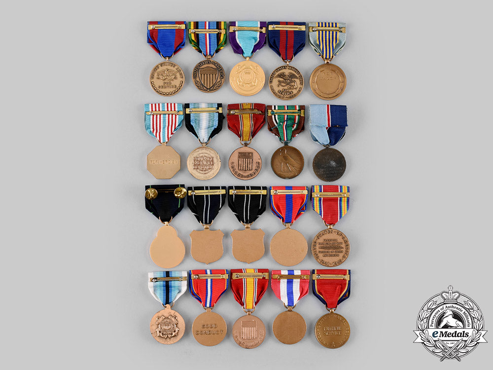 united_states._a_lot_of_armed_forces_items_ci19_6888