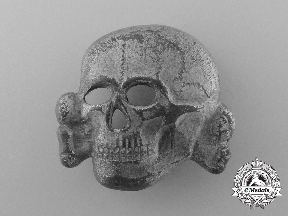 a_second_pattern(1934-1945)_waffen-_ss_visor_skull_by_overhoff&_cie,_lüdenscheid_d_2159_1