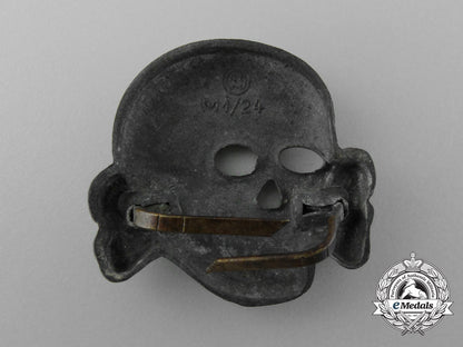 a_second_pattern(1934-1945)_waffen-_ss_visor_skull_by_overhoff&_cie,_lüdenscheid_d_2160_1