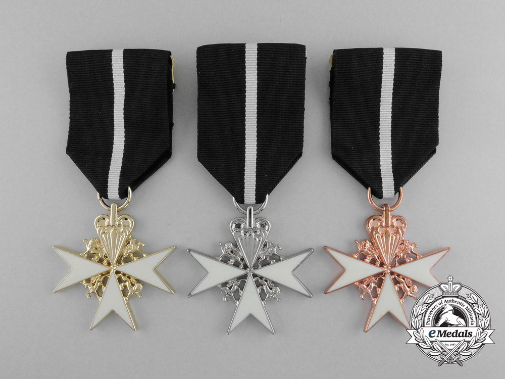 three_donat_medals;_gold,_silver_and_bronze_grades_d_3919