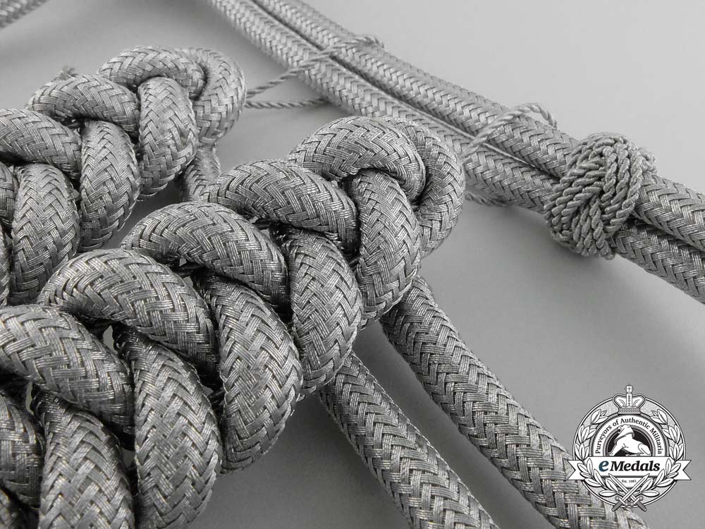 a_mint_wehrmacht_heer(_army)_officer's_aiguillette_d_5571