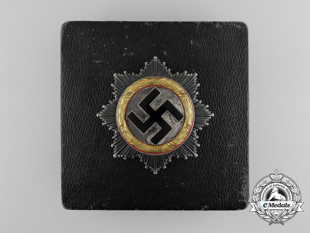 a_cased_german_cross_in_gold_awarded_to_petty_officer_gerhard_friese_of_s26/1_st_e-_boat_flotilla_d_6889_1