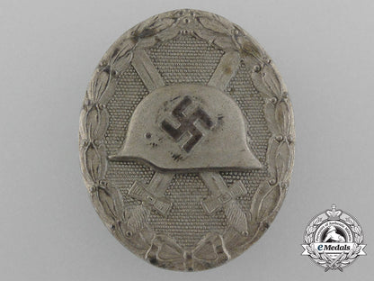 a_second_war_silver_grade_wound_badge_by_klein&_quenzer_d_8160