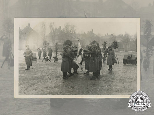 germany,_heer._a_period_wartime_photo_of_soldiers_pledging_allegiance_to_the_flag_dd_1669