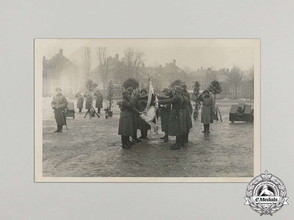 germany,_heer._a_period_wartime_photo_of_soldiers_pledging_allegiance_to_the_flag_dd_1670