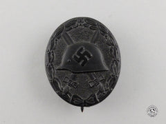 A Second War Black Grade Wound Badge By Klein & Quenzer