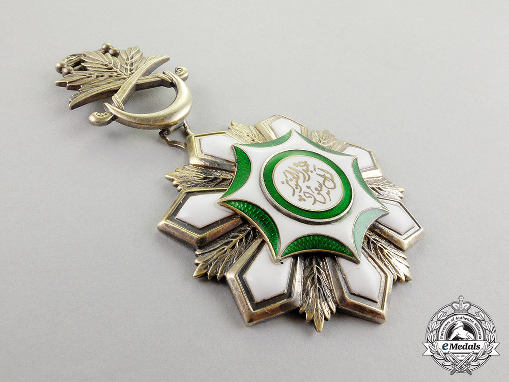 saudi_arabia,_kingdom._an_order_of_abdulaziz_al_saud,3_rd_class_breast_badge_dscf8283